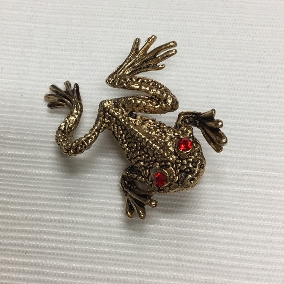 New Darling Gold Frog Brooch - Picture 3 of 5